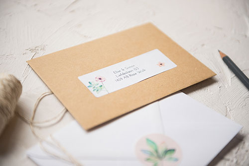 Met adresetiketten en sluitstickers kun je alle kanten op